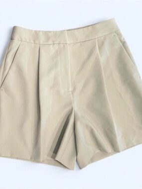 Gianni Bini Classic Pleated Cream Women's Shorts